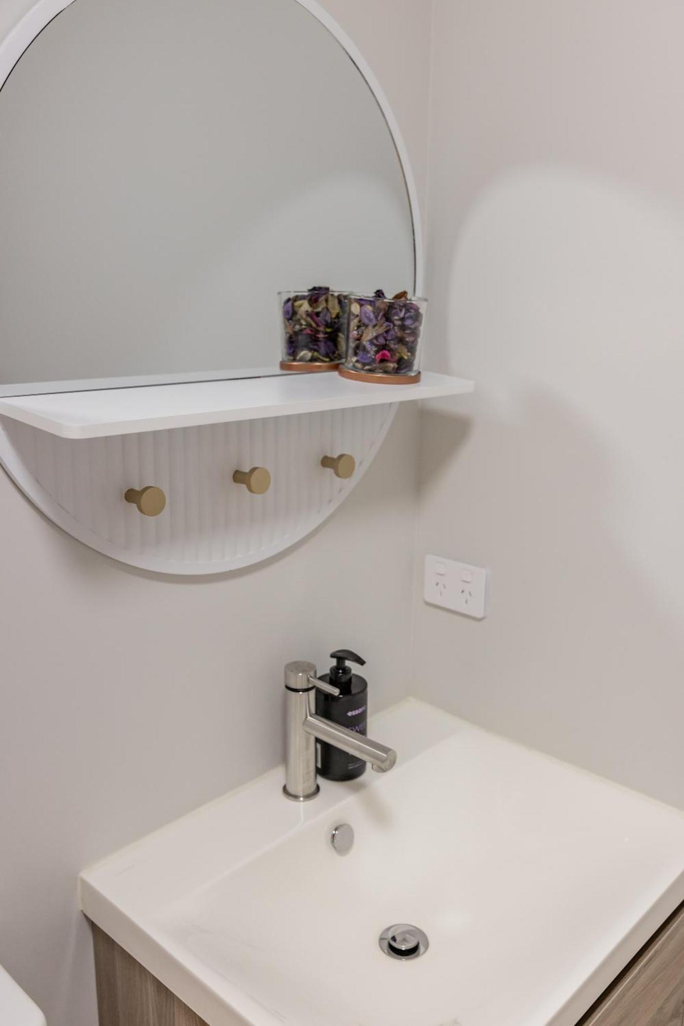 Back Garden Flat With Free On Street Parking And Fiber Wifi - 15 Mins To Ferry, Stadium, Cbd Уелингтън Екстериор снимка