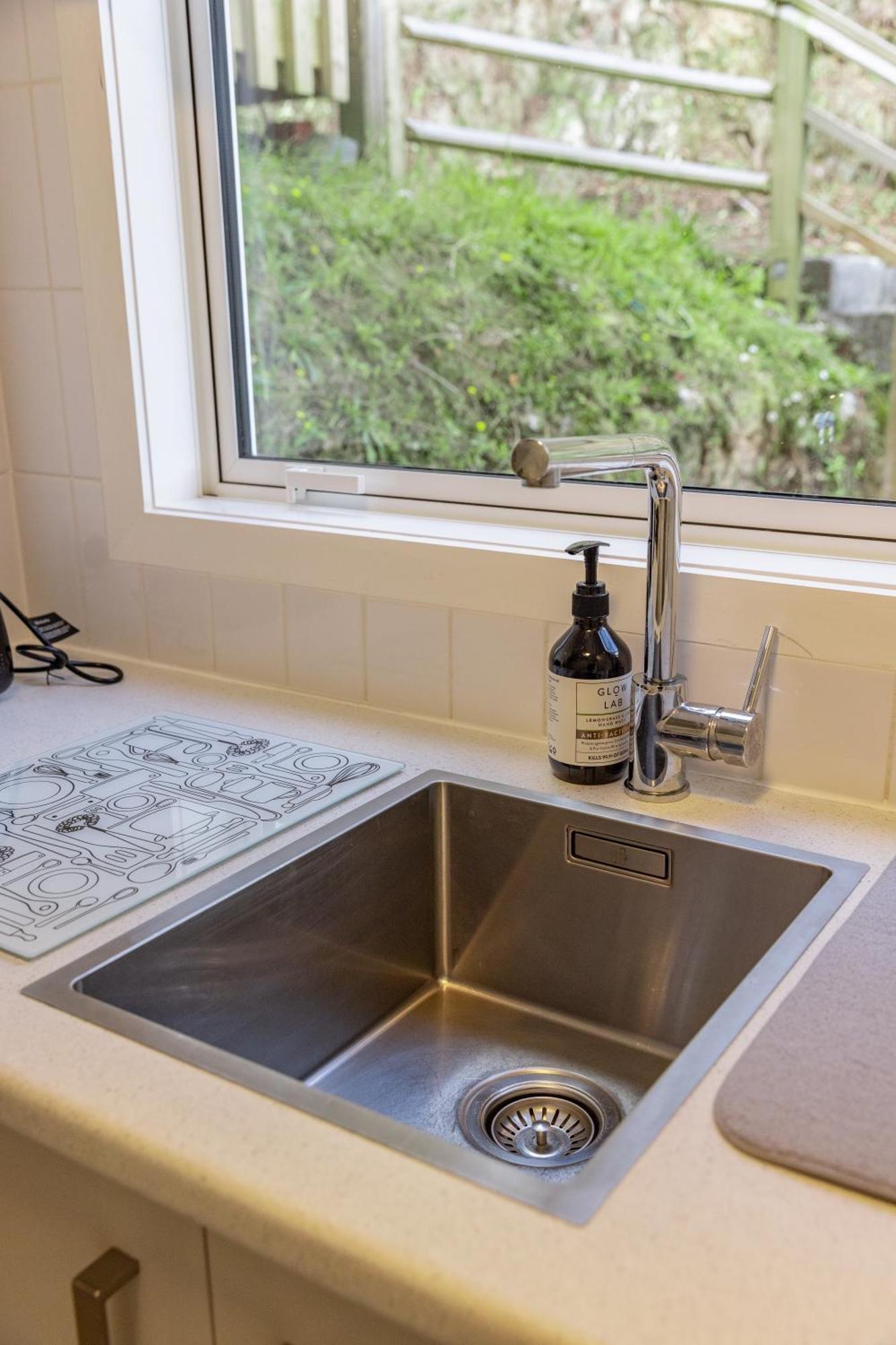 Back Garden Flat With Free On Street Parking And Fiber Wifi - 15 Mins To Ferry, Stadium, Cbd Уелингтън Екстериор снимка